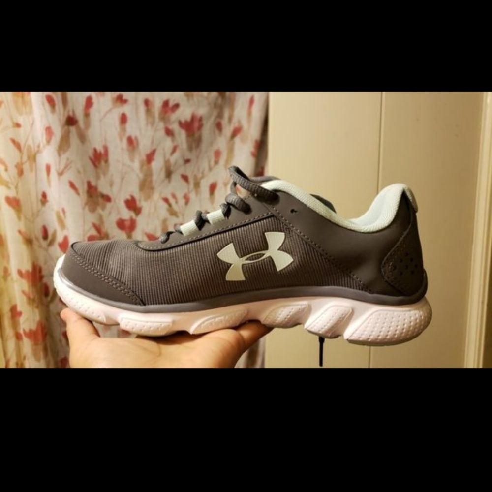 Shoes - Picture 2 of 2